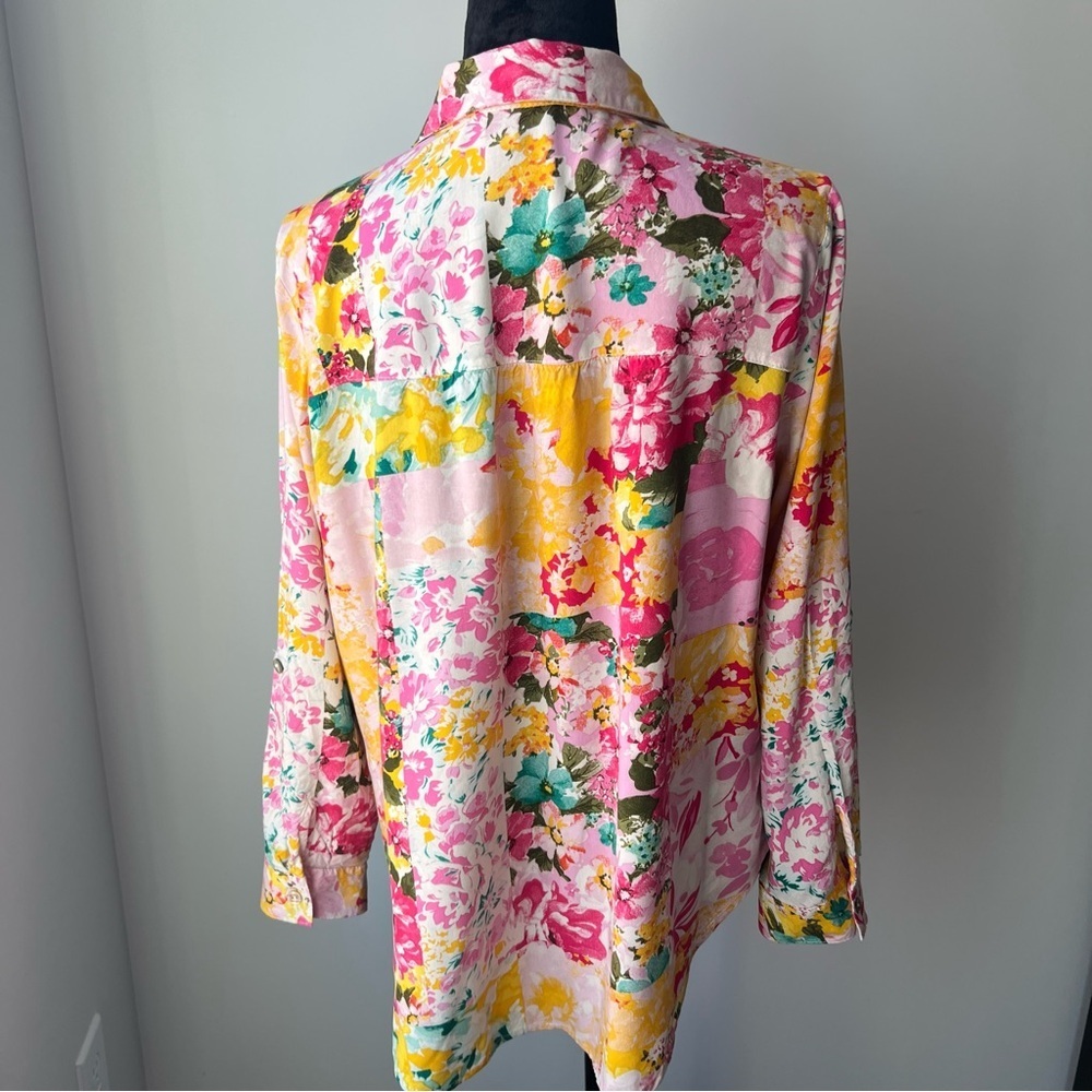 Floral Button-Up Blouse - Picture 6 of 7